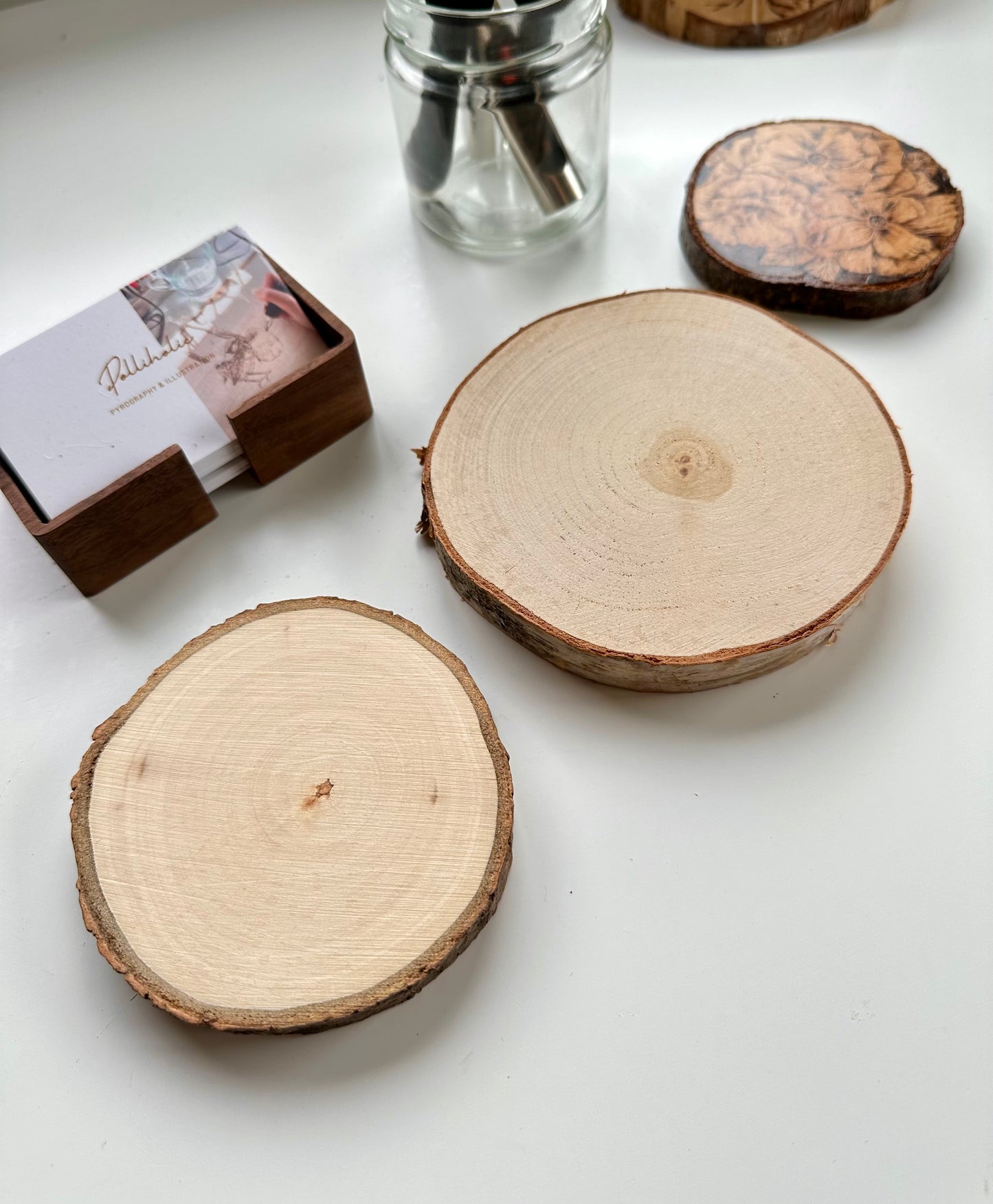 Natural Wood Circle Custom Pet Portrait – Hand-Burned Pyrography Art