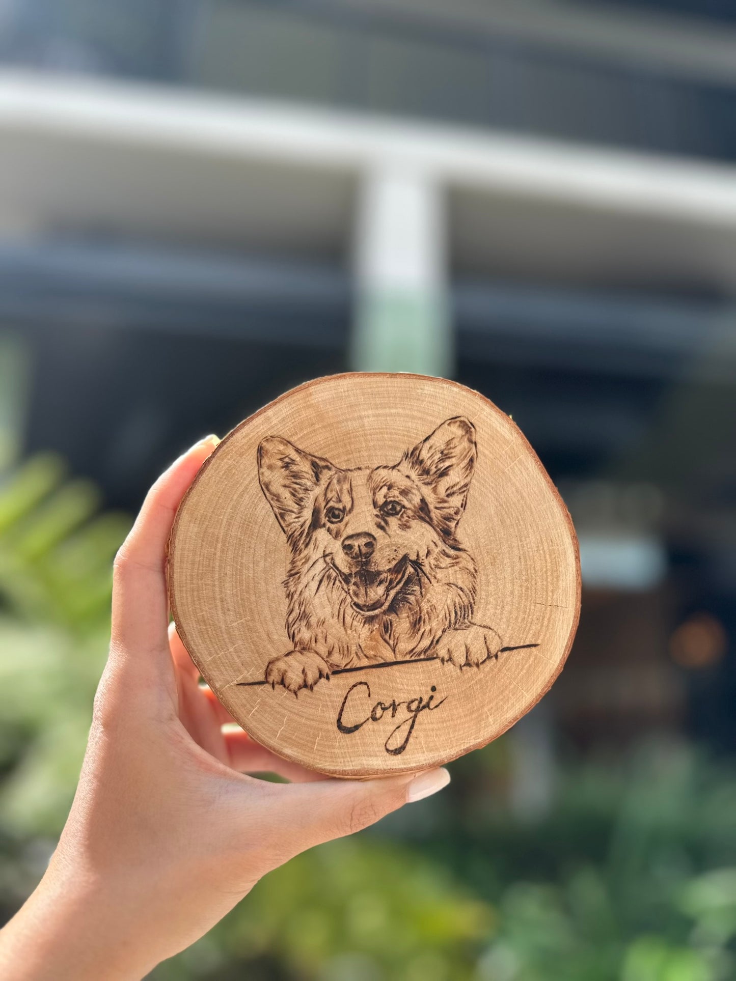 Natural Wood Circle Custom Pet Portrait – Hand-Burned Pyrography Art