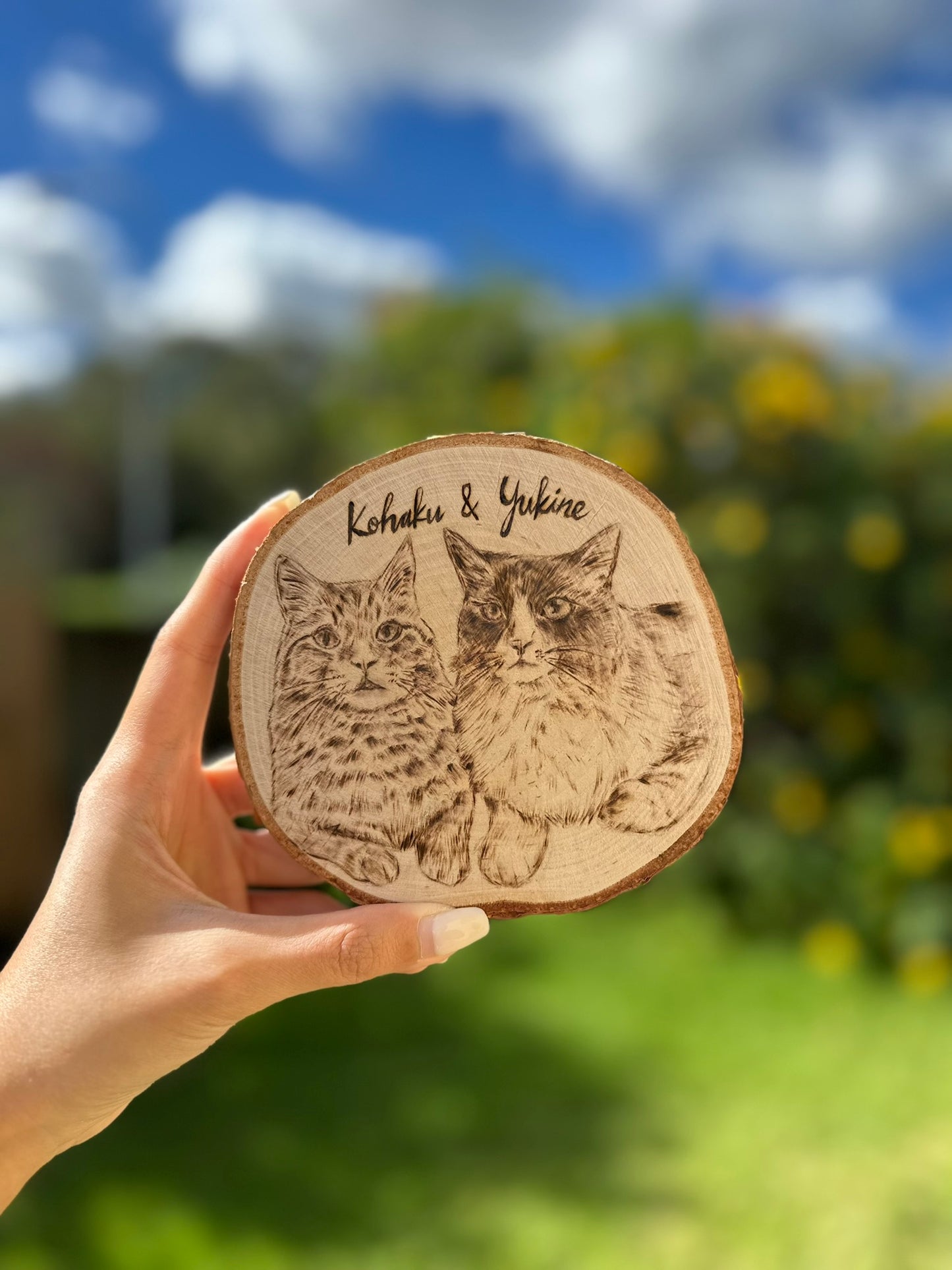Natural Wood Circle Custom Pet Portrait – Hand-Burned Pyrography Art