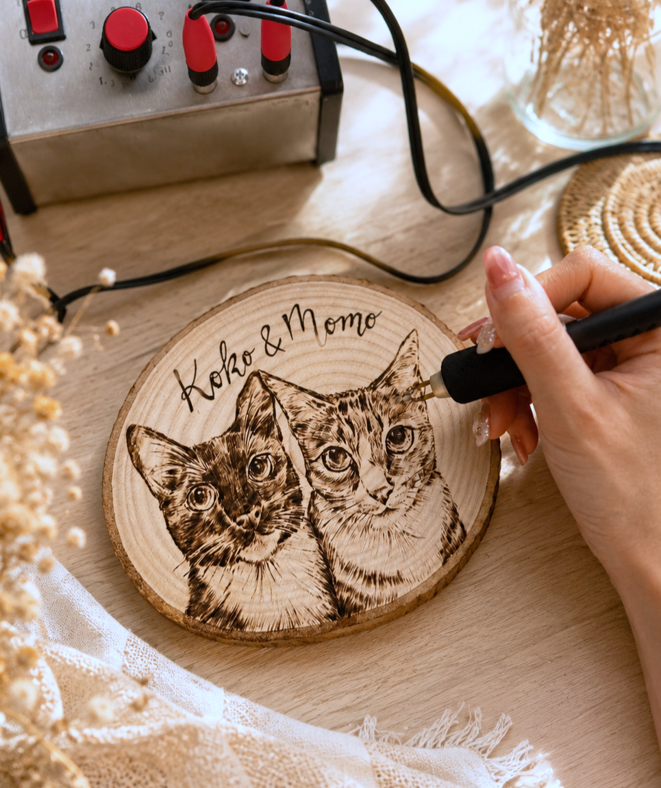 Natural Wood Circle Custom Pet Portrait – Hand-Burned Pyrography Art